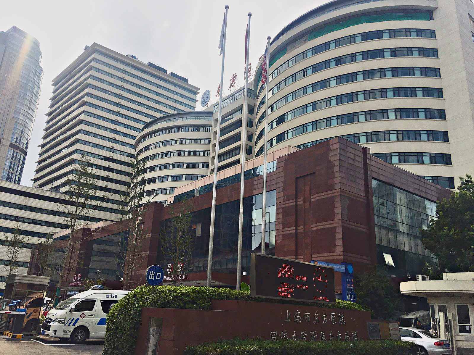 上海东方医院主楼加固